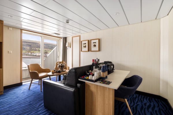 HX Hurtigruten Expeditions, MS Spitsbergen, Expedition Suite MG, Credit - Espen Mills 5.jpg